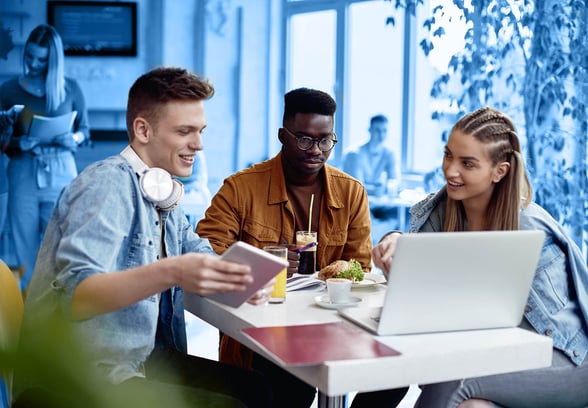 students-eating-lunch-community-education